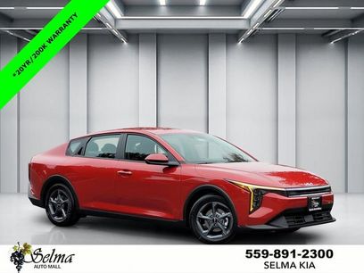 New 2025 Kia K4 LXS