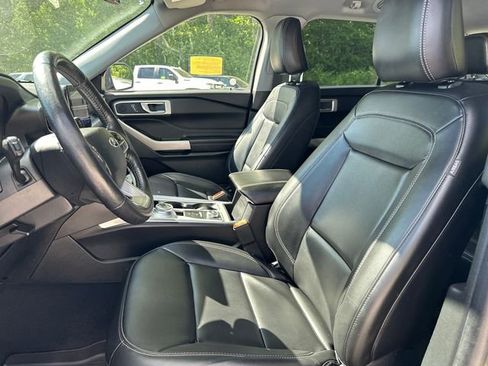 Certified 2023 Ford Explorer XLT w/ Equipment Group 202A AWD/4WD image 40
