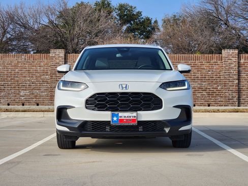 Used 2023 Honda HR-V LX image 2