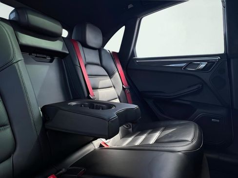 Used 2017 Porsche Macan Turbo image 27