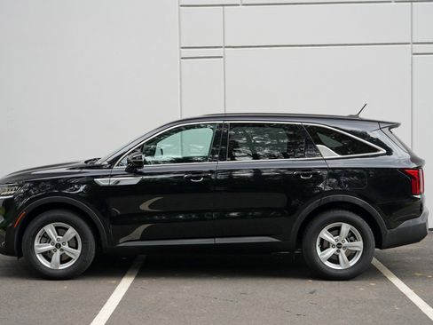 Used 2021 Kia Sorento LX FWD image 43