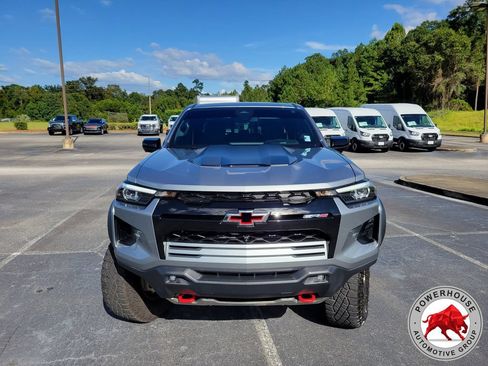 Used 2024 Chevrolet Colorado ZR2 w/ Technology Package AWD/4WD image 10