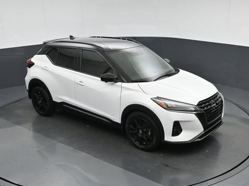 Used 2022 Nissan Kicks SR image 53