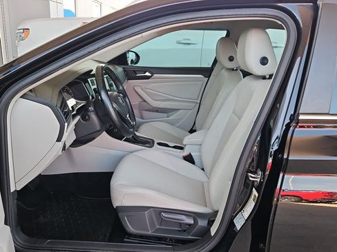 Used 2019 Volkswagen Jetta SE w/ Cold Weather Package FWD image 15