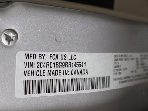 Used 2024 Chrysler Pacifica Touring-L FWD image 48