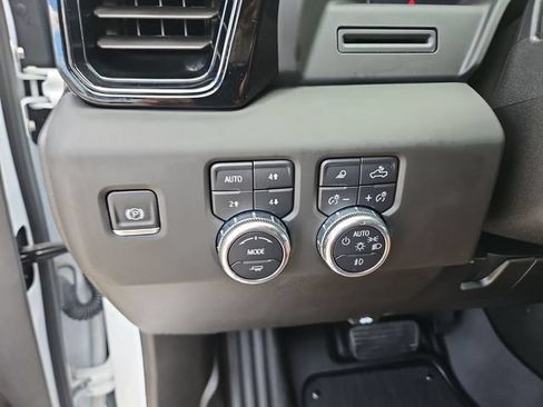Used 2025 GMC Sierra 2500 AT4 AWD/4WD image 17