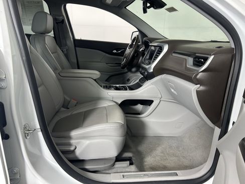 Used 2023 GMC Acadia SLT image 45
