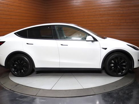 Used 2023 Tesla Model Y Long Range image 54
