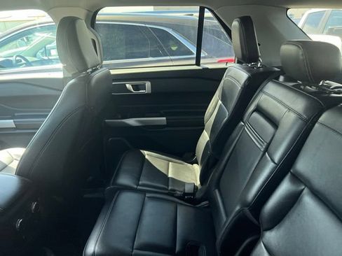 Used 2022 Ford Explorer XLT w/ Equipment Group 202A AWD/4WD image 16