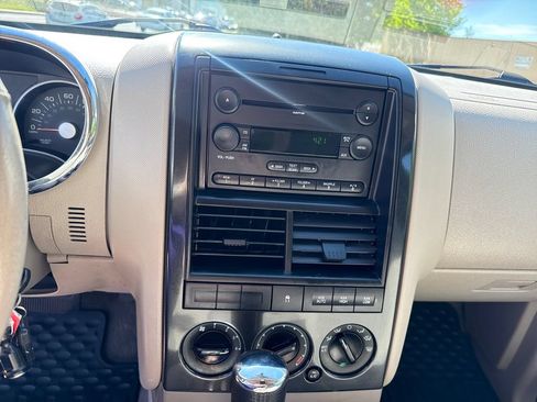 Used 2007 Ford Explorer XLT AWD/4WD image 17