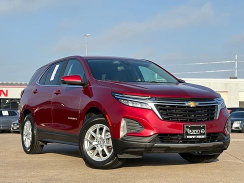 Used 2023 Chevrolet Equinox LT image 2