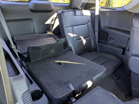 Certified 2022 Ford Explorer XLT w/ Equipment Group 202A image 38