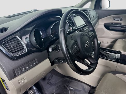 Used 2018 Kia Sedona SX image 23