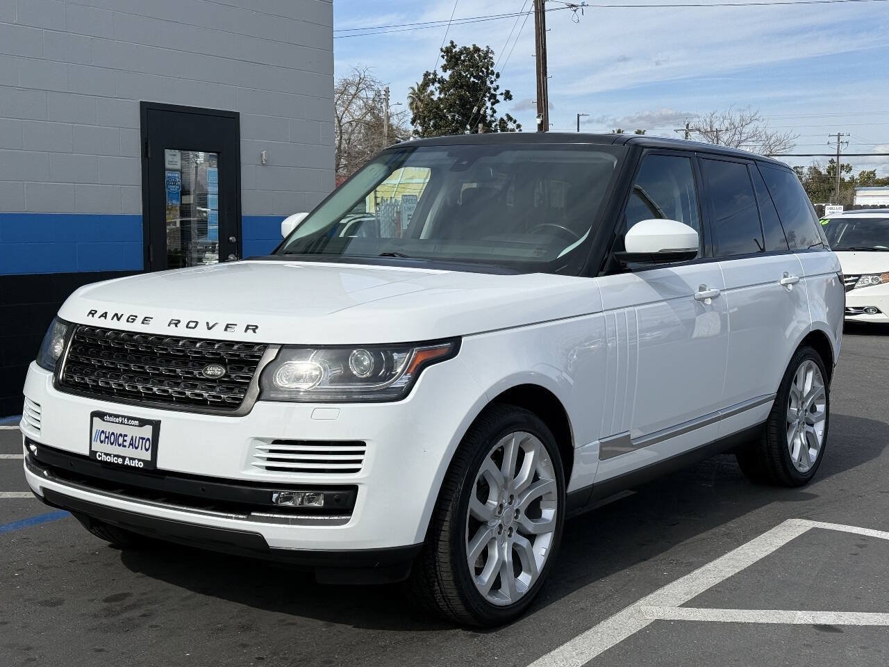 Used 2015 Land Rover Range Rover Supercharged AWD/4WD image 3
