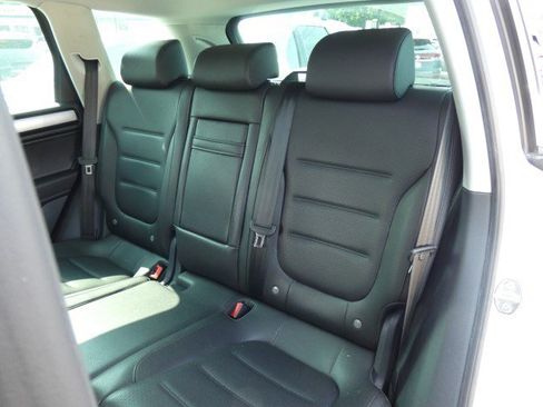 Used 2013 Volkswagen Touareg Sport image 25