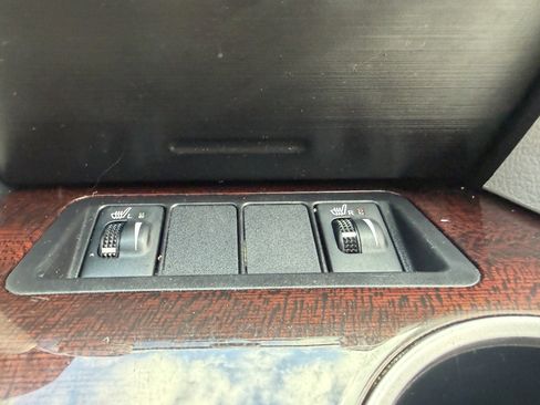 Used 2012 Toyota Camry XLE FWD image 34