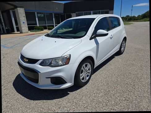 Used 2017 Chevrolet Sonic LT FWD image 8