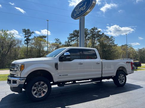 Used 2017 Ford F250 Lariat w/ Lariat Ultimate Package image 3