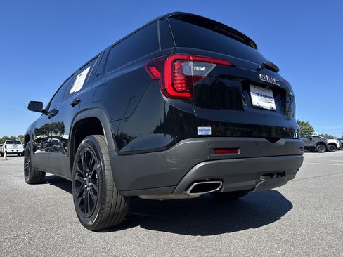Used 2023 GMC Acadia SLE w/ Driver Convenience Package FWD image 8