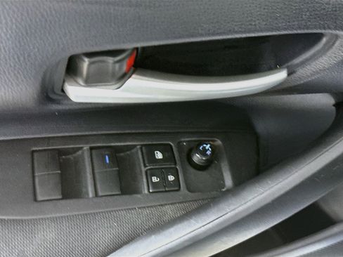 Used 2020 Toyota Corolla LE FWD image 20