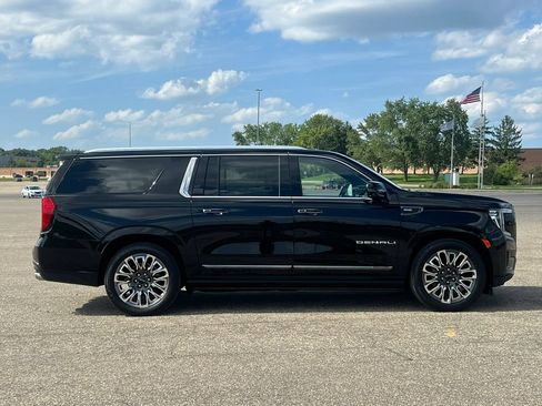 Used 2023 GMC Yukon XL Denali Ultimate w/ LPO, Floor Liner Package AWD/4WD image 46