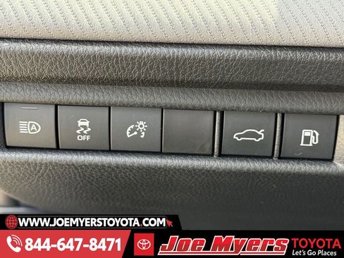 Used 2025 Toyota Camry SE w/ Convenience Package image 25