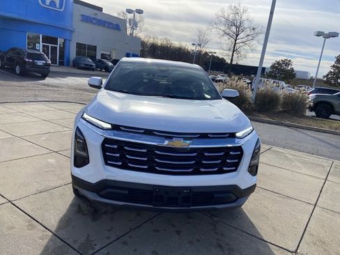 Used 2025 Chevrolet Equinox LT image 3