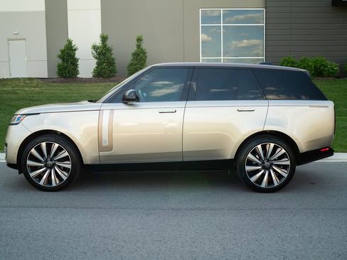 Used 2023 Land Rover Range Rover SV AWD/4WD image 6