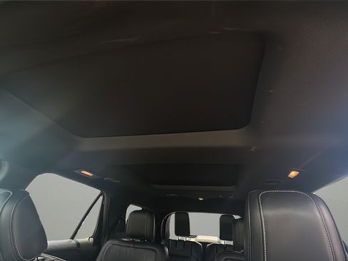 Used 2018 Ford Explorer Platinum AWD/4WD image 22