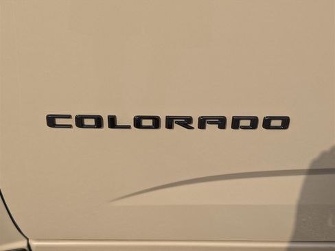 Used 2022 Chevrolet Colorado ZR2 w/ ZR2 Dusk Special Edition AWD/4WD image 9