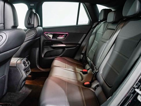 Used 2025 Mercedes-Benz GLC 300 image 17