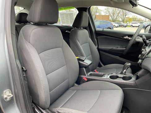 Used 2018 Chevrolet Cruze LT w/ Sun And Sound Package FWD image 40