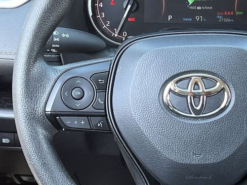 Used 2025 Toyota RAV4 XLE AWD/4WD image 12