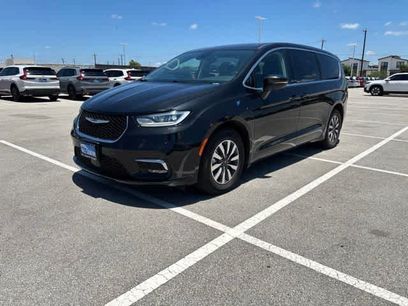 Used 2023 Chrysler Pacifica Touring-L
