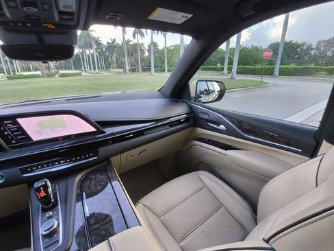 Used 2021 Cadillac Escalade ESV Premium Luxury w/ Performance Package RWD image 27
