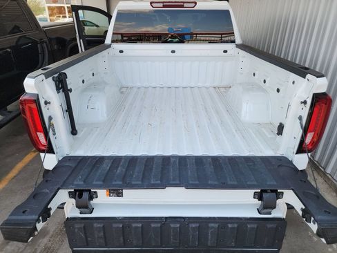 Used 2025 GMC Sierra 1500 SLT AWD/4WD image 40