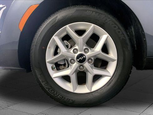 Used 2025 Kia Soul LX w/ LX Technology Package FWD image 9