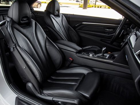 Used 2020 BMW M4 Convertible RWD image 34