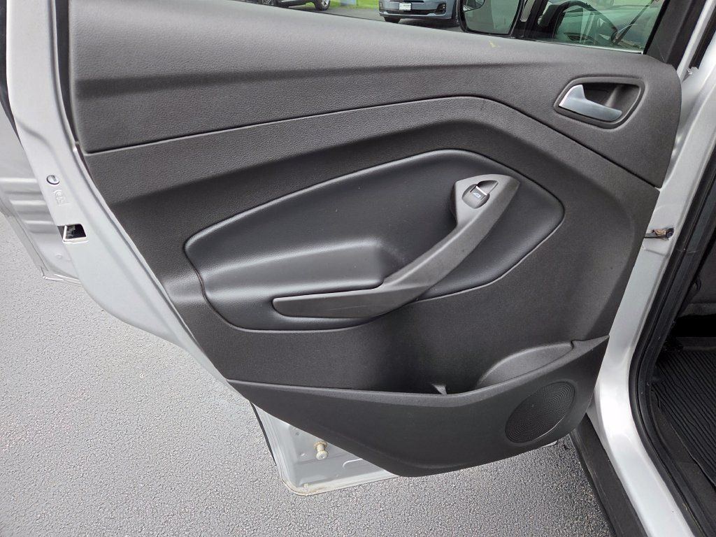 Used 2019 Ford Escape SE FWD image 16