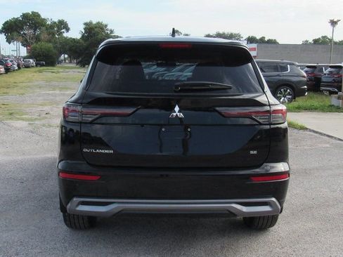 New 2025 Mitsubishi Outlander SE image 4