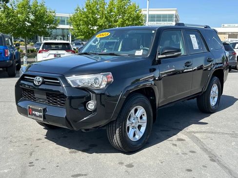 Used 2023 Toyota 4Runner SR5 Premium image 3