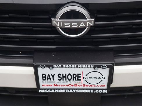 Certified 2025 Nissan Kicks SV image 35