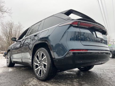 Used 2025 Jeep Wagoneer S Limited image 5