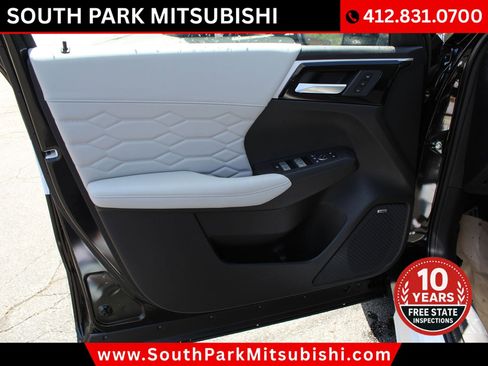 New 2026 Mitsubishi Outlander SEL image 13