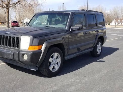 Used 2006 Jeep Commander 2WD image 2