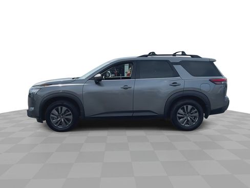Used 2024 Nissan Pathfinder SV FWD image 5