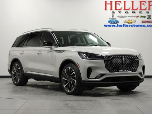 Used 2025 Lincoln Aviator Reserve w/ Luxury Package image 1