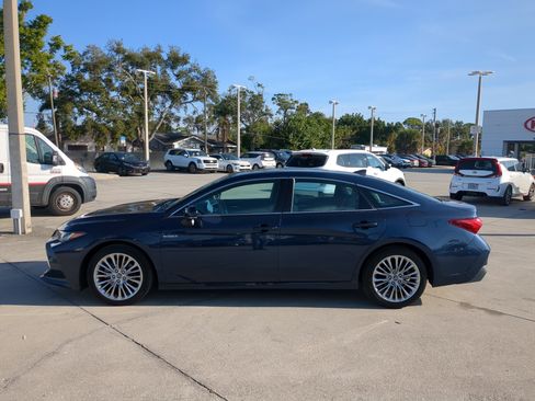 Used 2019 Toyota Avalon Limited w/ Preferred Accessory Package image 6