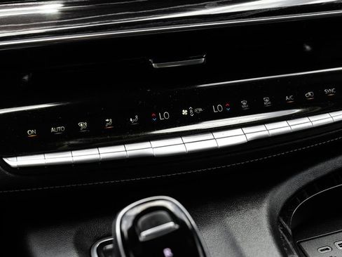 Used 2021 Cadillac Escalade ESV Sport w/ Driver Assist Tech Package AWD/4WD image 22