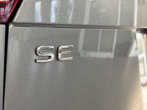 Used 2023 Volkswagen Tiguan SE R-Line FWD image 36